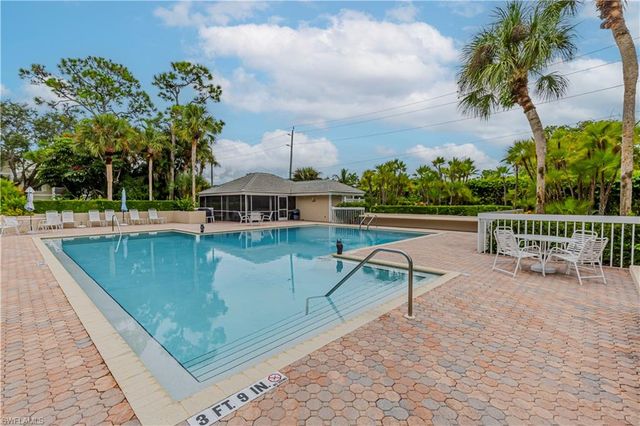 414 Sugar Pine LN, Naples, FL 34108