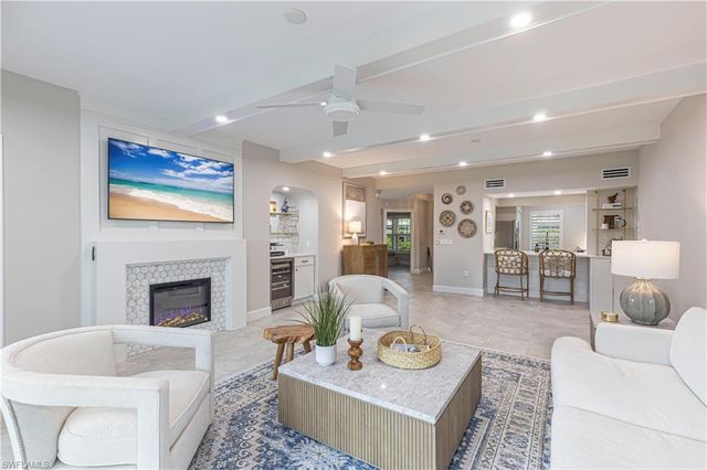414 Sugar Pine LN, Naples, FL 34108