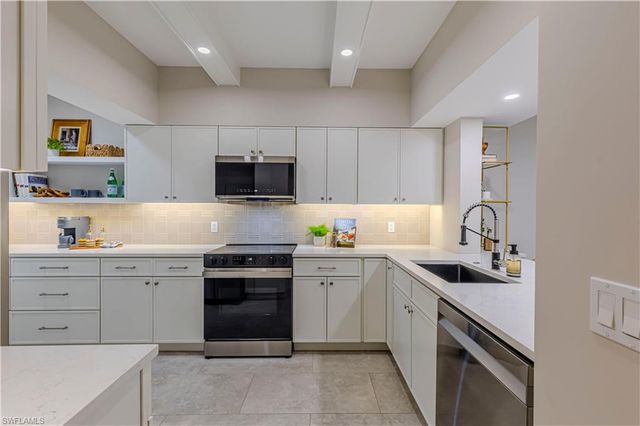 414 Sugar Pine LN, Naples, FL 34108