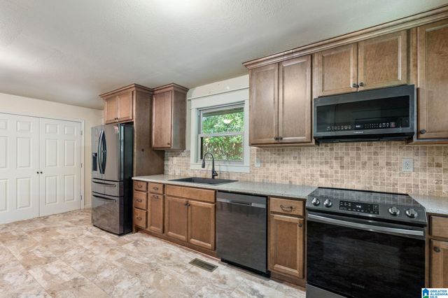 3963 LORNA ROAD, Birmingham, AL 35244