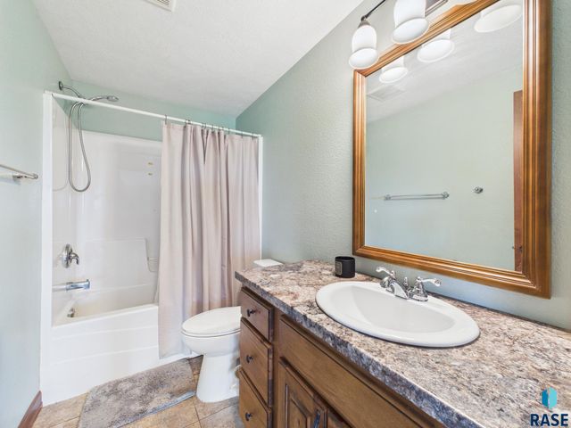 48438 265th St Street, Valley Springs, SD 57068