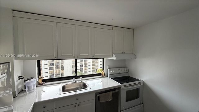 17011 N Bay Rd 912, Sunny Isles Beach, FL 33160