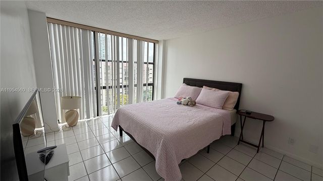 17011 N Bay Rd 912, Sunny Isles Beach, FL 33160
