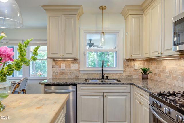 1832 Chedworth Court, Chapel Hill, NC 27517
