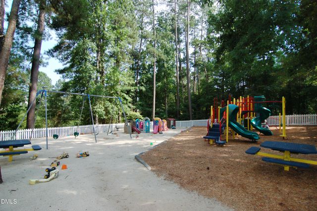 1832 Chedworth Court, Chapel Hill, NC 27517