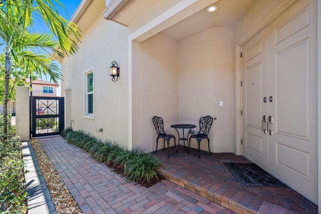 8883 Kingsmoor Way, Lake Worth, FL 33467