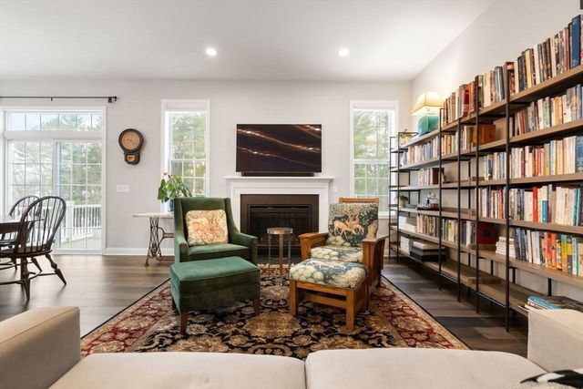 124 Glen Ellen Blvd 124, Millis, MA 02054