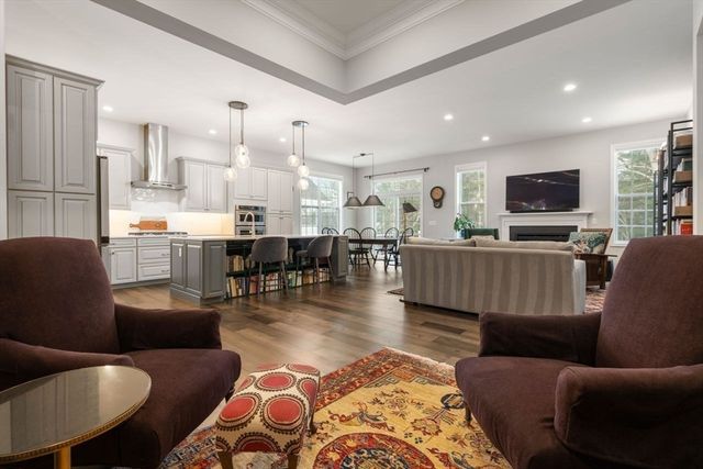 124 Glen Ellen Blvd 124, Millis, MA 02054