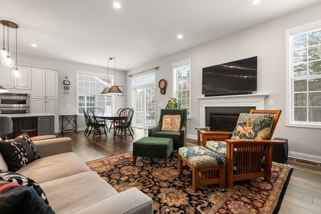 124 Glen Ellen Blvd 124, Millis, MA 02054