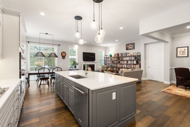 124 Glen Ellen Blvd 124, Millis, MA 02054