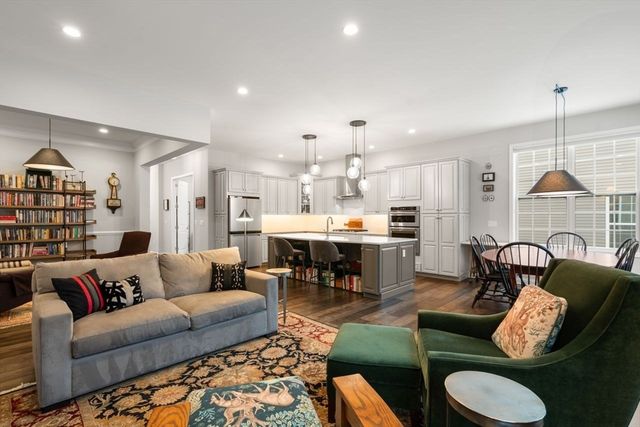 124 Glen Ellen Blvd 124, Millis, MA 02054