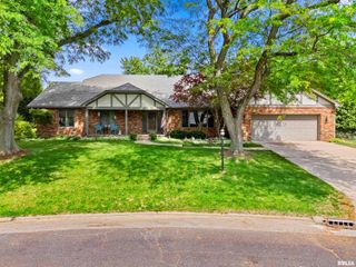 127 E COVENTRY Lane, Peoria, IL 61614