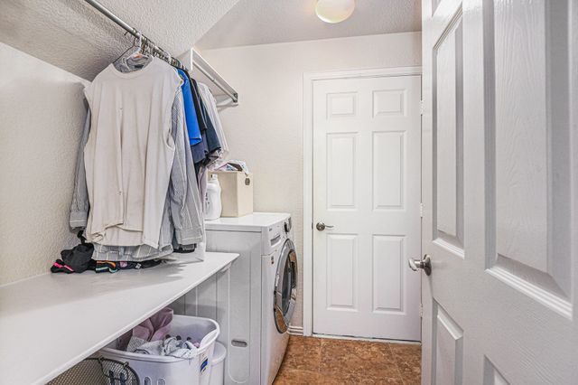 521 Austin Oaks Drive, Grapevine, TX 76051