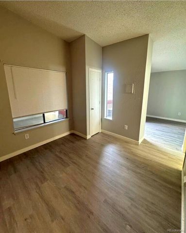 912 S Dearborn Way 20, Aurora, CO 80012