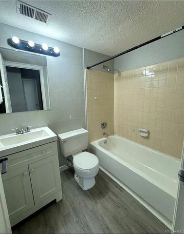 912 S Dearborn Way 20, Aurora, CO 80012