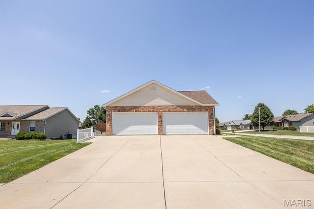 248 Sunnybrooke, Troy, IL 62294