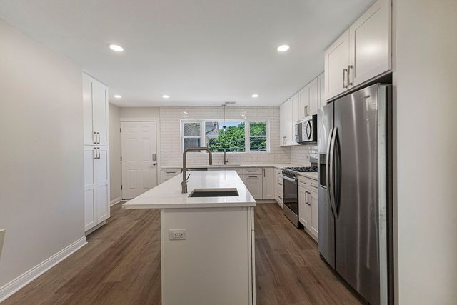 9950 S Western Avenue 2N, Chicago, IL 60643
