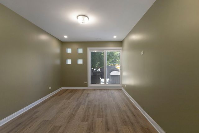 9950 S Western Avenue 2N, Chicago, IL 60643