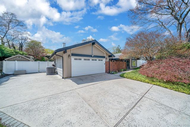 12 Oakdale Avenue, Farmingville, NY 11738