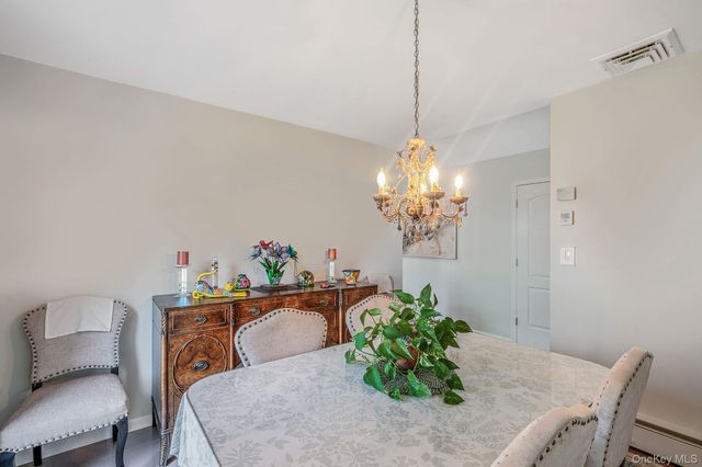 12 Oakdale Avenue, Farmingville, NY 11738