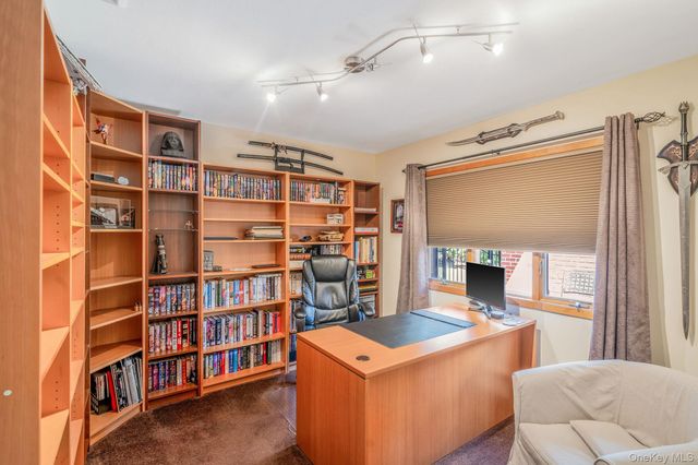 12 Oakdale Avenue, Farmingville, NY 11738