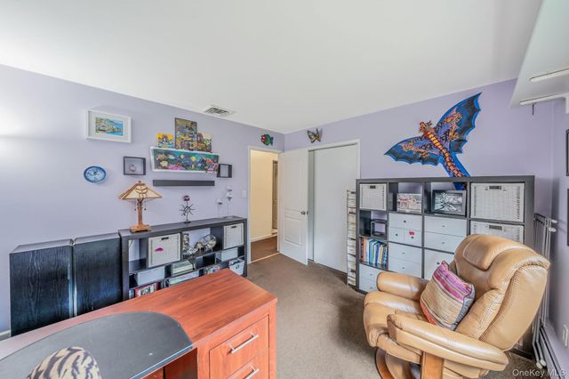 12 Oakdale Avenue, Farmingville, NY 11738