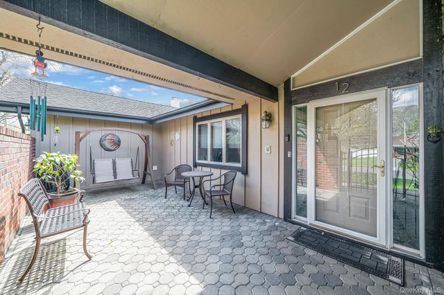 12 Oakdale Avenue, Farmingville, NY 11738