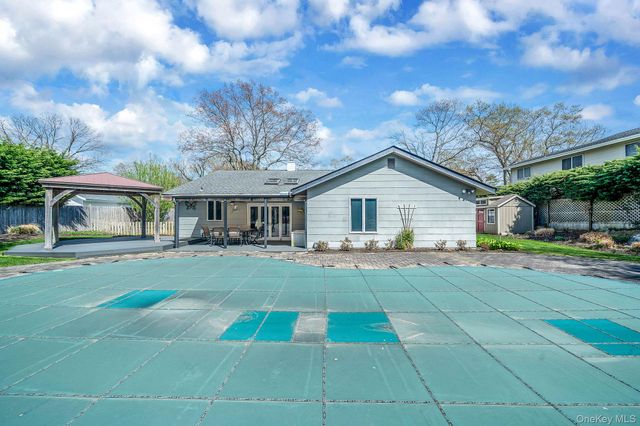 12 Oakdale Avenue, Farmingville, NY 11738