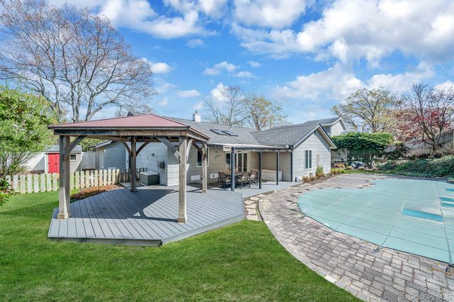 12 Oakdale Avenue, Farmingville, NY 11738