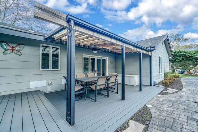 12 Oakdale Avenue, Farmingville, NY 11738