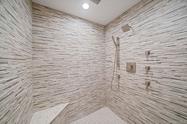 12 Oakdale Avenue, Farmingville, NY 11738