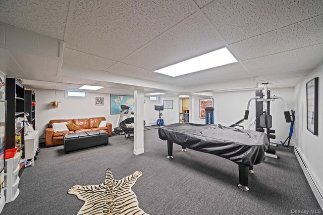 12 Oakdale Avenue, Farmingville, NY 11738