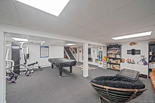 12 Oakdale Avenue, Farmingville, NY 11738