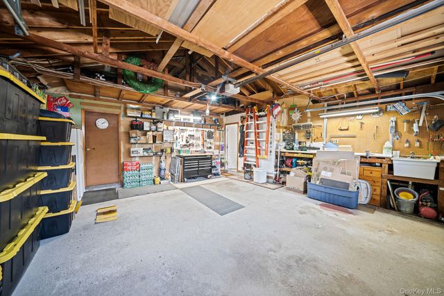 12 Oakdale Avenue, Farmingville, NY 11738