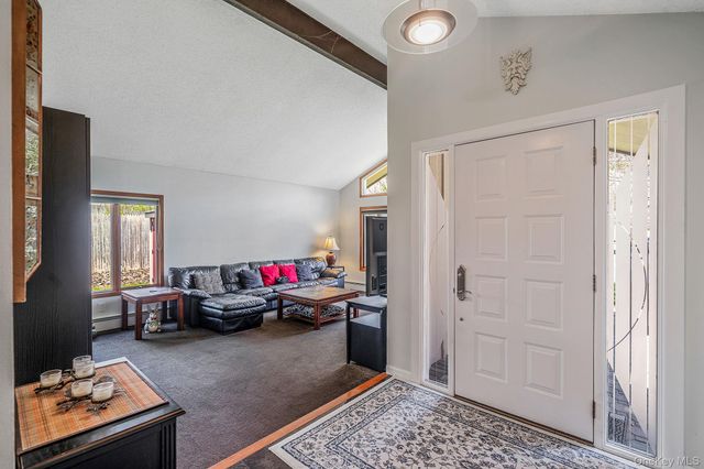 12 Oakdale Avenue, Farmingville, NY 11738