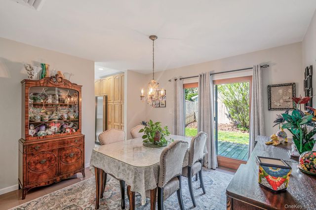 12 Oakdale Avenue, Farmingville, NY 11738