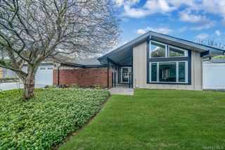 12 Oakdale Avenue, Farmingville, NY 11738