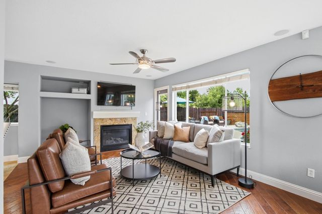 904 Agee Ct, Folsom, CA 95630