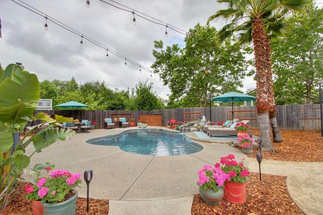 904 Agee Ct, Folsom, CA 95630