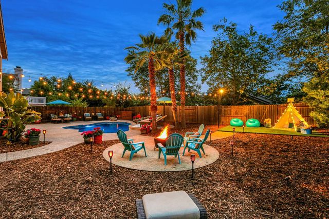 904 Agee Ct, Folsom, CA 95630