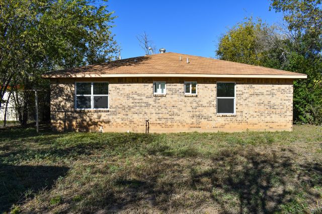 113 South Street, Brady, TX 76825