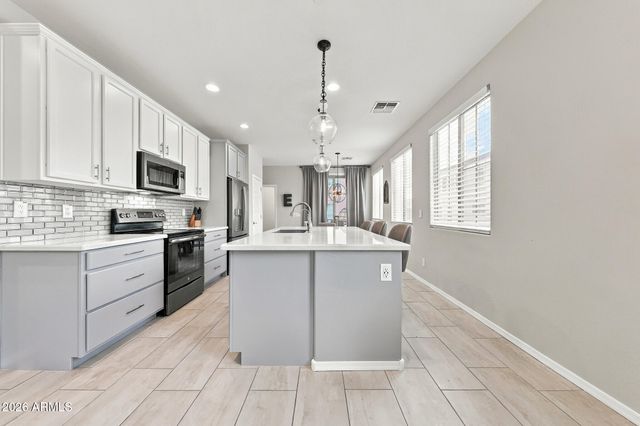 1677 E BRIDGEPORT Parkway, Gilbert, AZ 85295