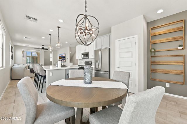 1677 E BRIDGEPORT Parkway, Gilbert, AZ 85295