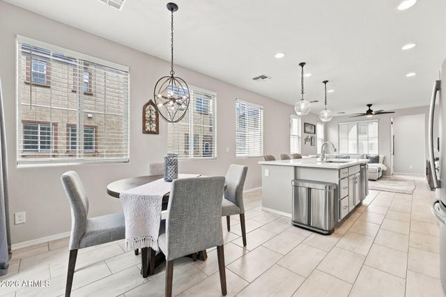 1677 E BRIDGEPORT Parkway, Gilbert, AZ 85295