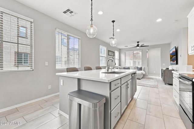 1677 E BRIDGEPORT Parkway, Gilbert, AZ 85295