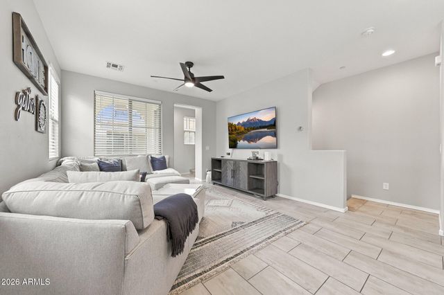 1677 E BRIDGEPORT Parkway, Gilbert, AZ 85295