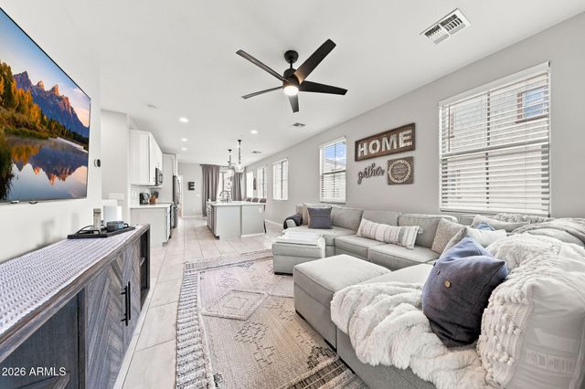 1677 E BRIDGEPORT Parkway, Gilbert, AZ 85295