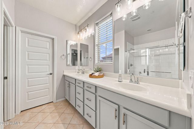 1677 E BRIDGEPORT Parkway, Gilbert, AZ 85295