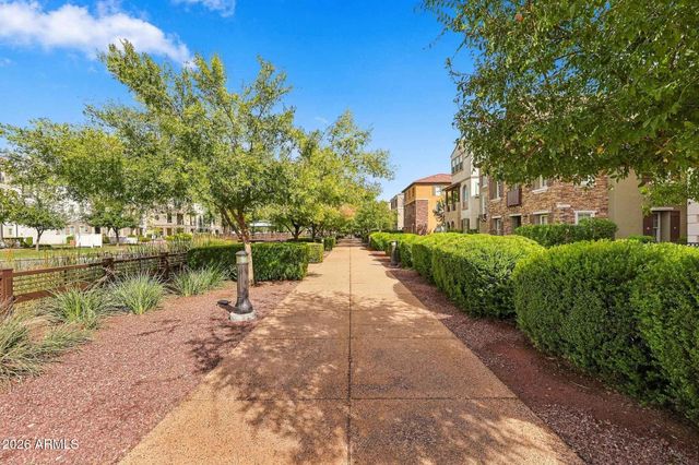 1677 E BRIDGEPORT Parkway, Gilbert, AZ 85295
