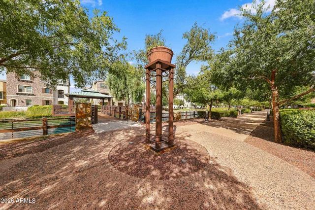 1677 E BRIDGEPORT Parkway, Gilbert, AZ 85295